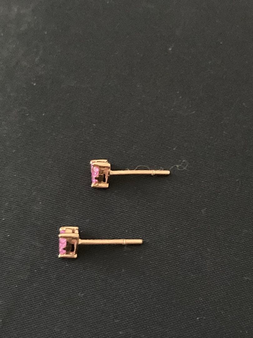 ピンクサファイヤ　ハート型スタッドピアス