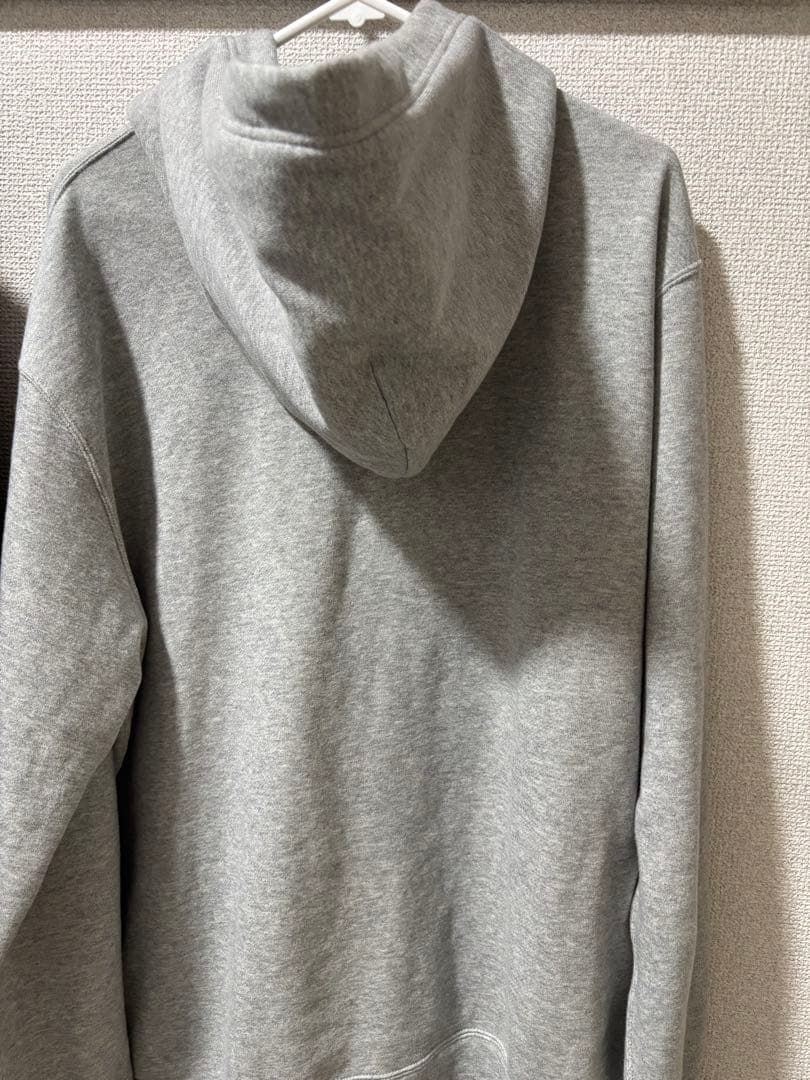 PLAY グレー フード付きパーカー