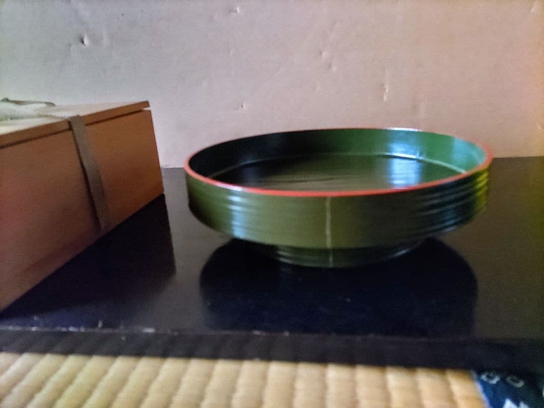 漆器 菓子器緑色と黒色