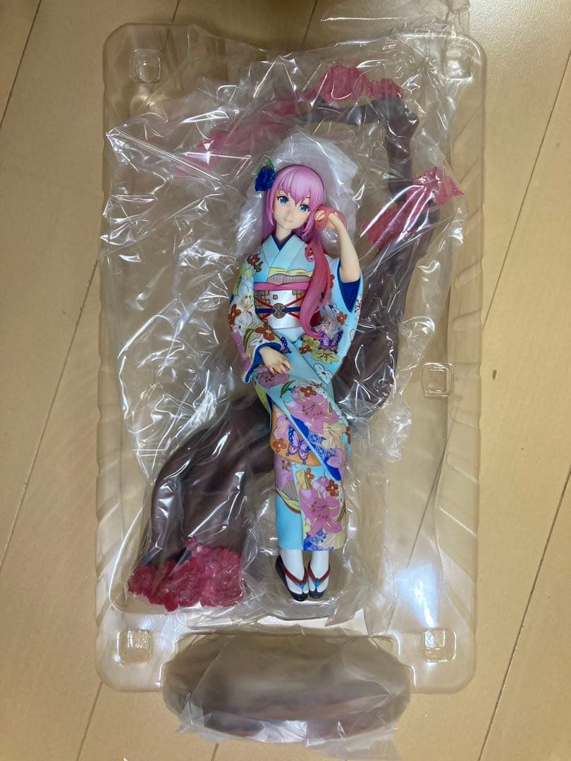 ストロンガー VOCALOID 巡音ルカ 花色衣　1/8 スケール　フィギュア