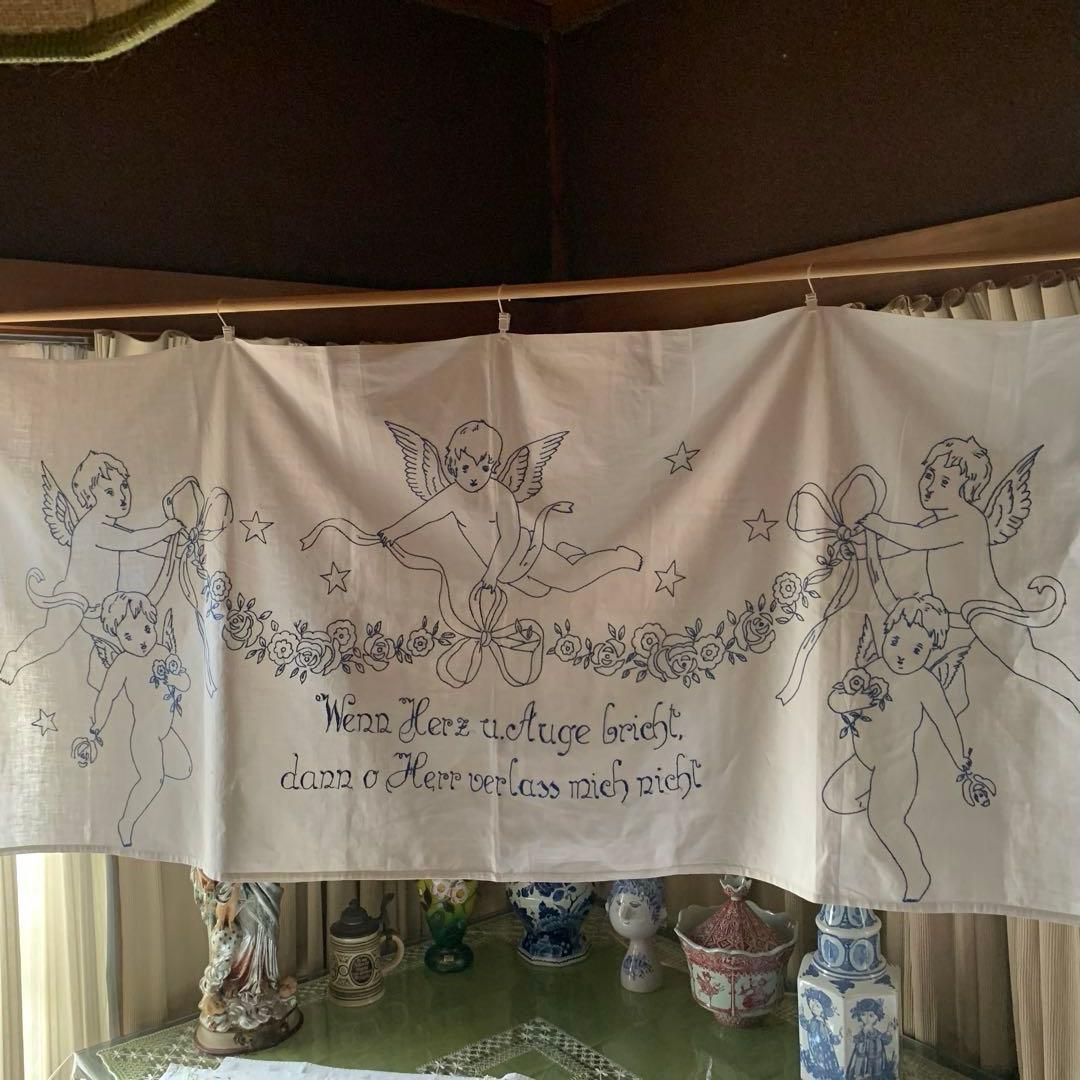 フランスアンティーク　大型145㎝の天使と文字が刺繍された可愛い過ぎるカーテン！