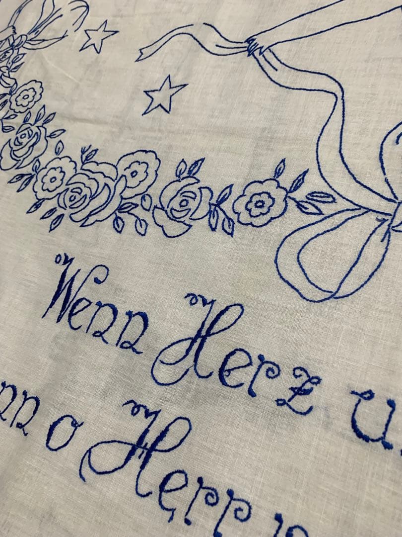 フランスアンティーク　大型145㎝の天使と文字が刺繍された可愛い過ぎるカーテン！