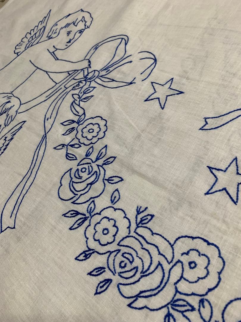 フランスアンティーク　大型145㎝の天使と文字が刺繍された可愛い過ぎるカーテン！