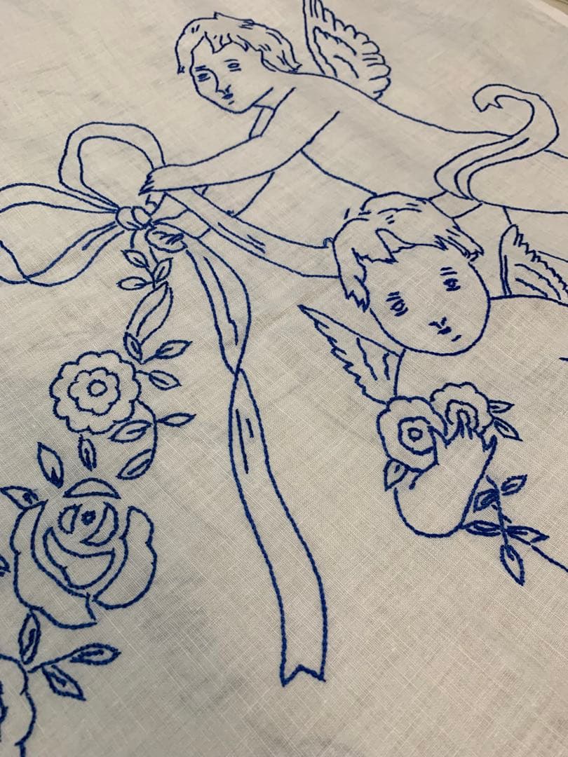 フランスアンティーク　大型145㎝の天使と文字が刺繍された可愛い過ぎるカーテン！