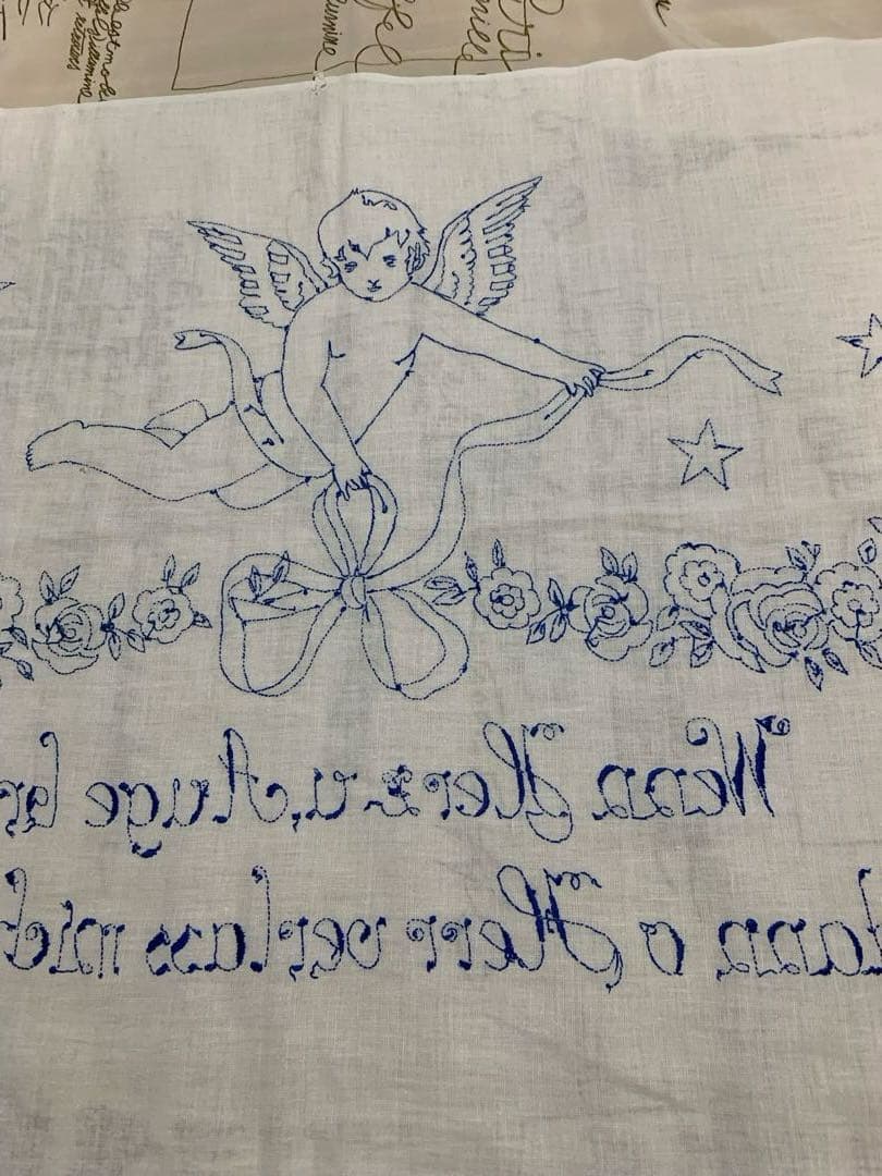 フランスアンティーク　大型145㎝の天使と文字が刺繍された可愛い過ぎるカーテン！