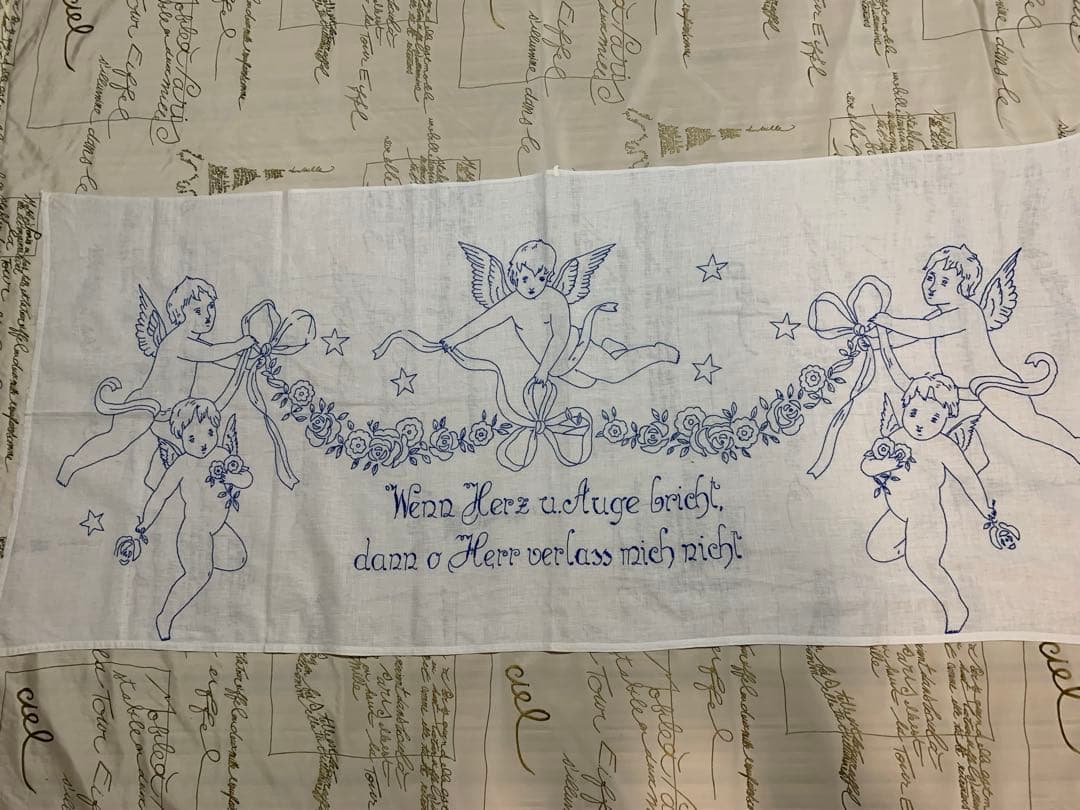 フランスアンティーク　大型145㎝の天使と文字が刺繍された可愛い過ぎるカーテン！