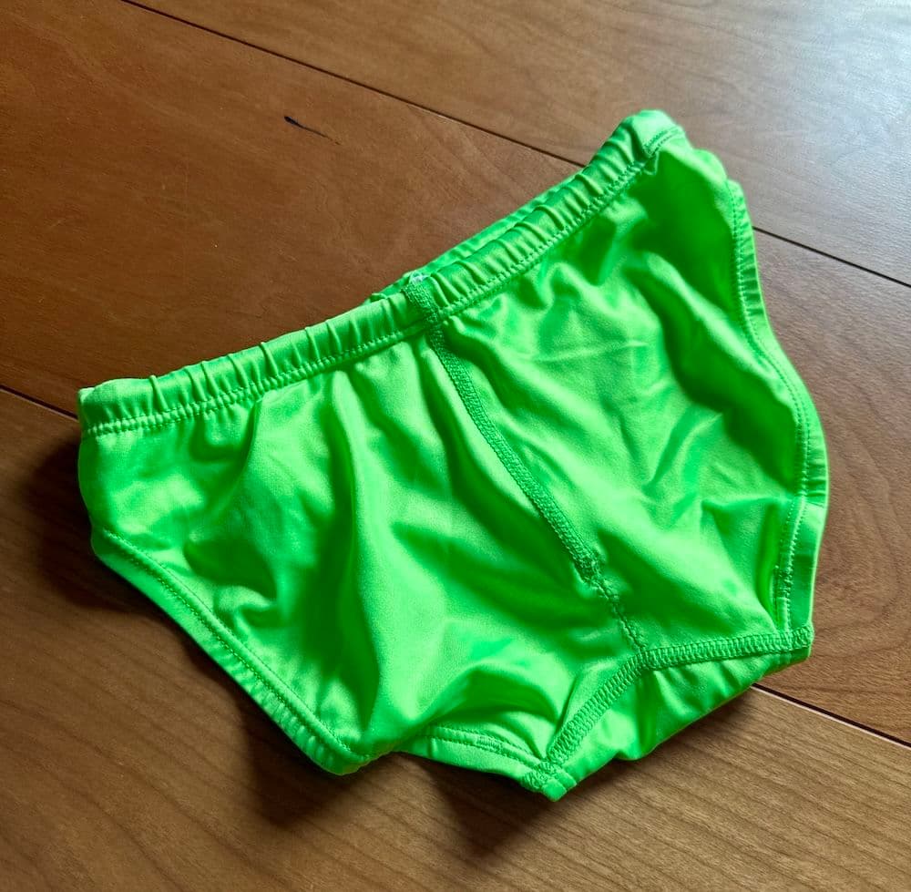 SPEEDO　アクアスペック　蛍光グリーン SS 光沢 競パン　ライフセーバー