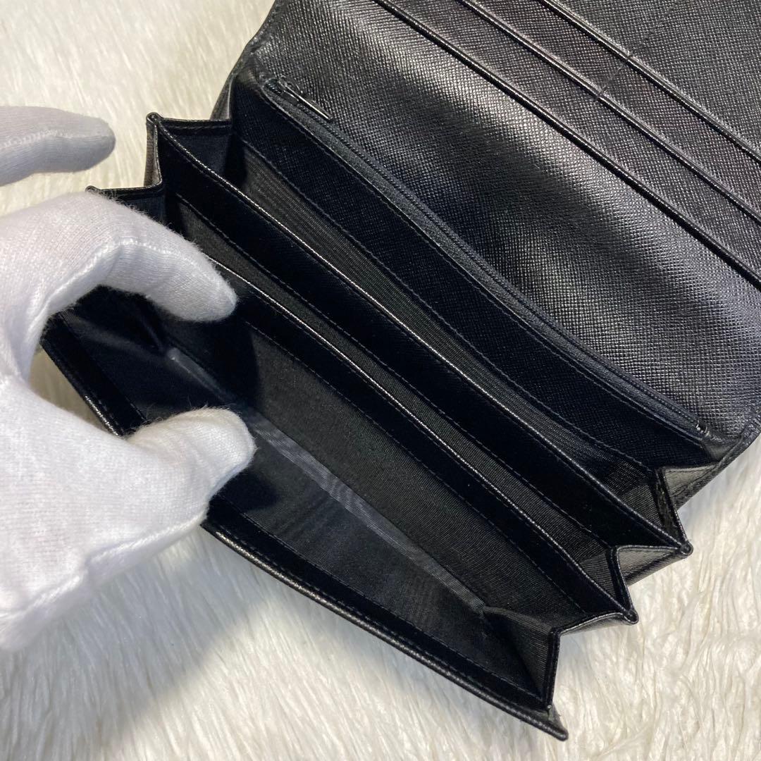 特別セール 美品　人気　PRADA プラダ　長財布　折り財布　大収納　三角　黒