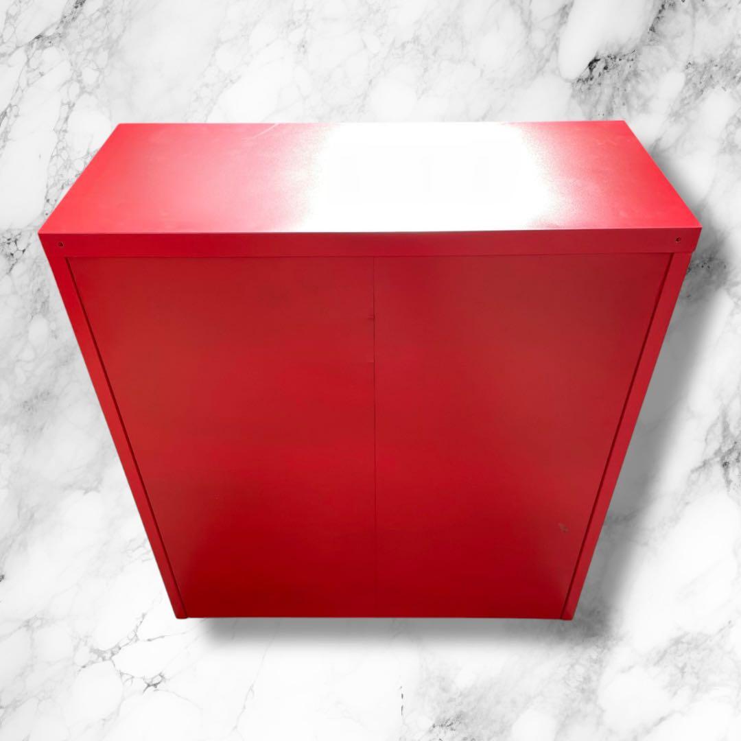 ①レッドカラーキャビネット ガラス引き戸付き収納棚 スチール製 ヴィンテージ風