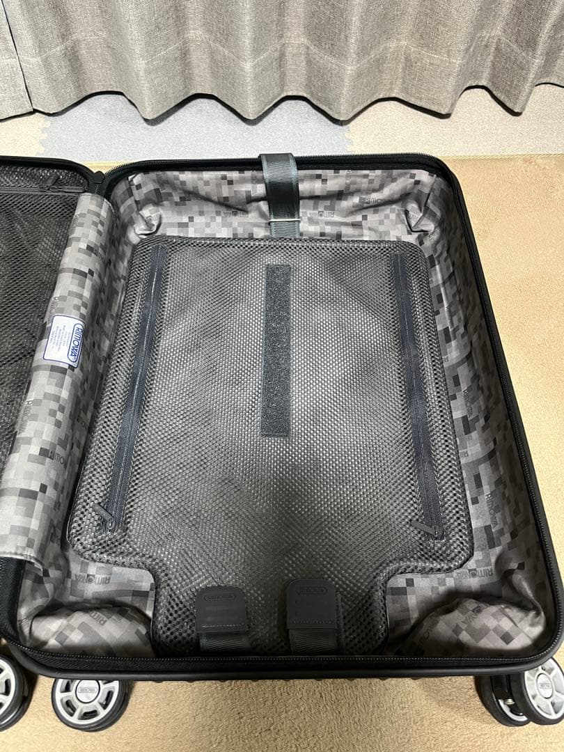 最終値下げ【美品】リモワ　サルサ　35L 4輪　マットブラック　機内持込　TSA