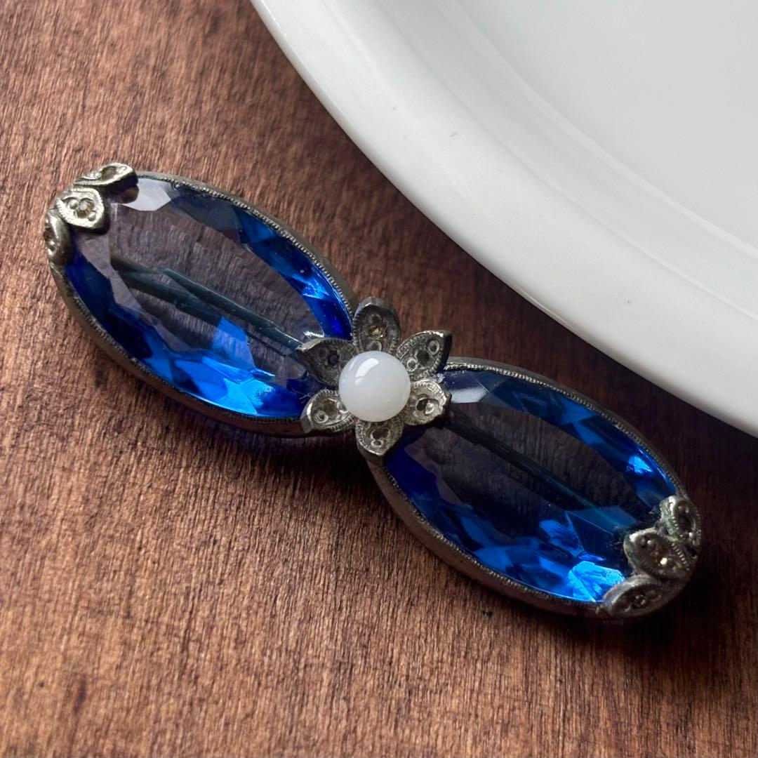 687アンティーク1890's古ガラスCzechoslovakia製ボウブローチ