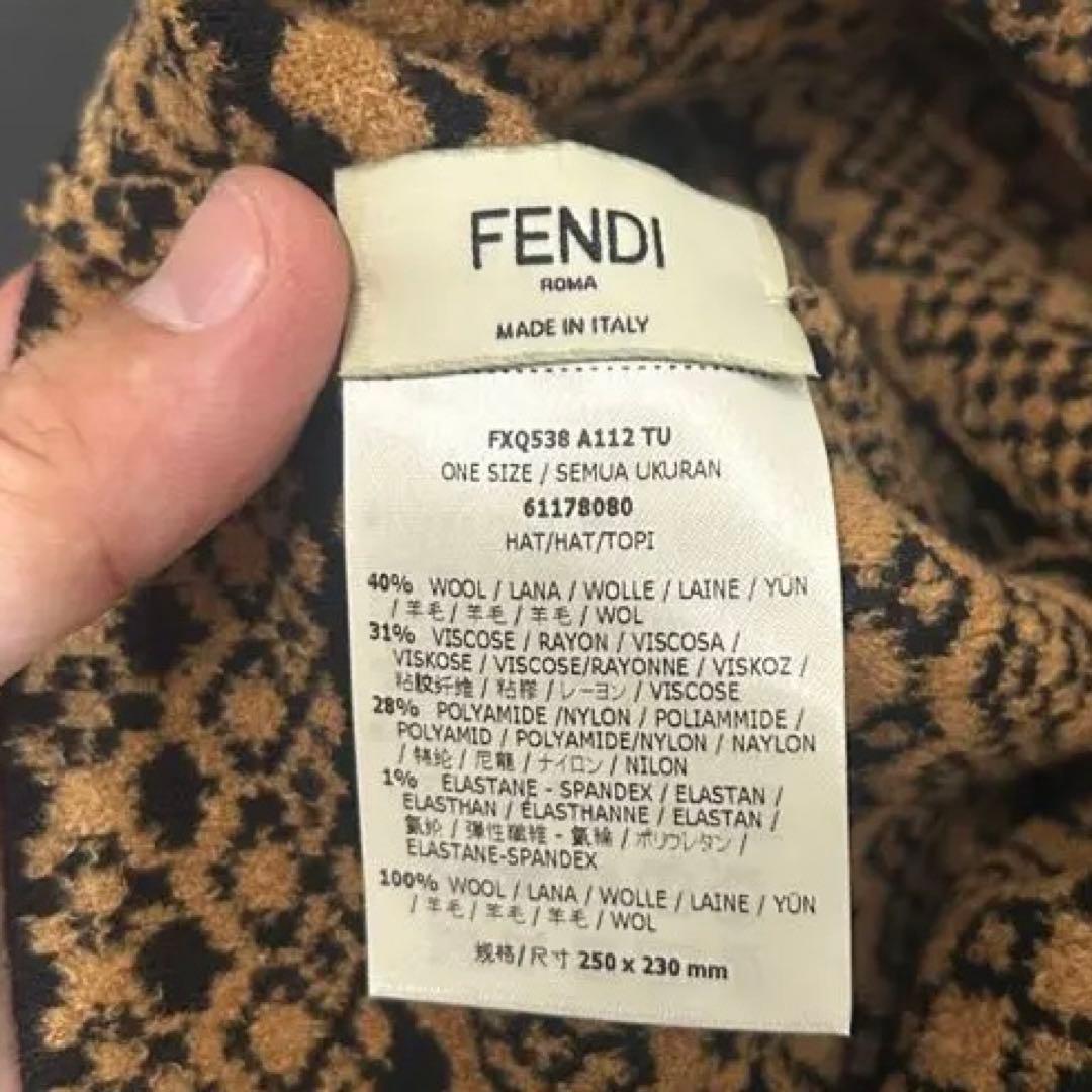 【ほぼ未使用美品】FENDI 幾何学模様 ニット帽 ポンポン付き