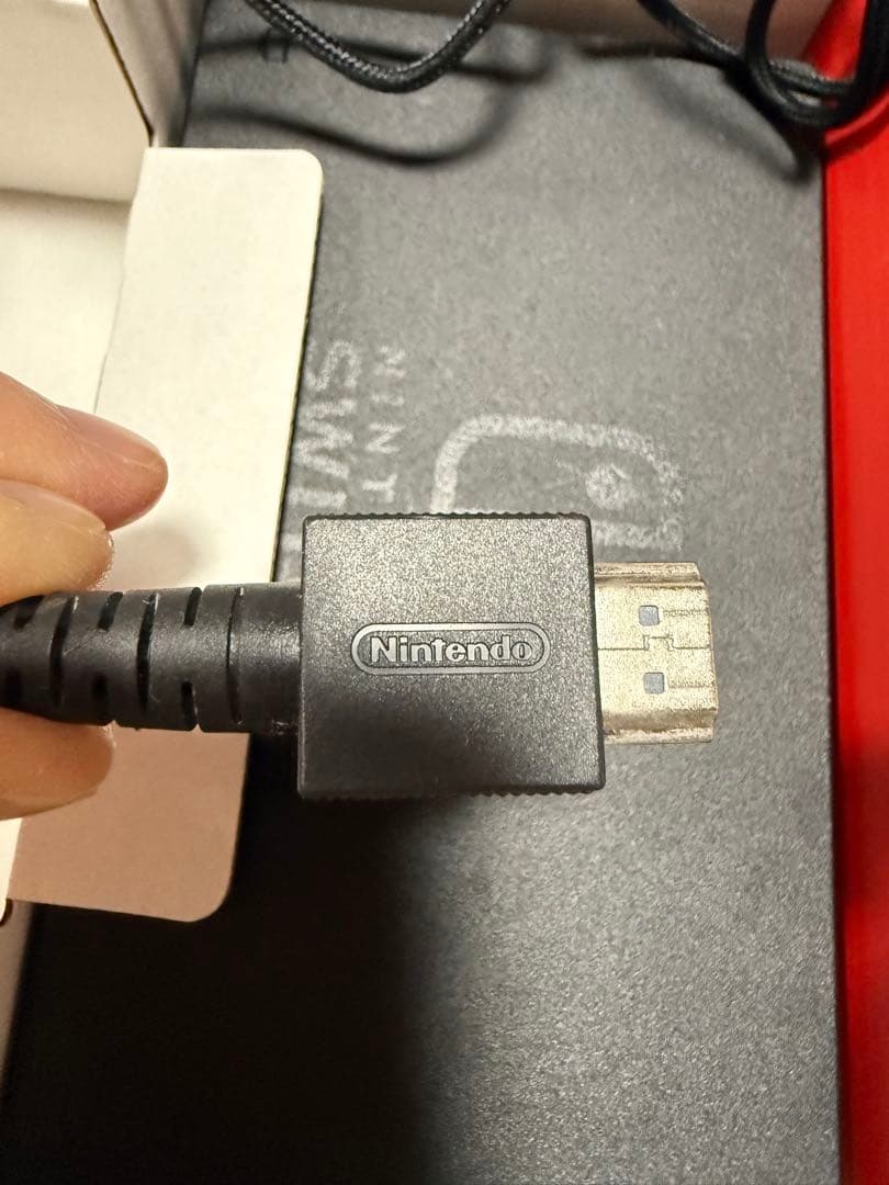 Nintendo Switch 本体 紫とオレンジのJoy-Conセット。