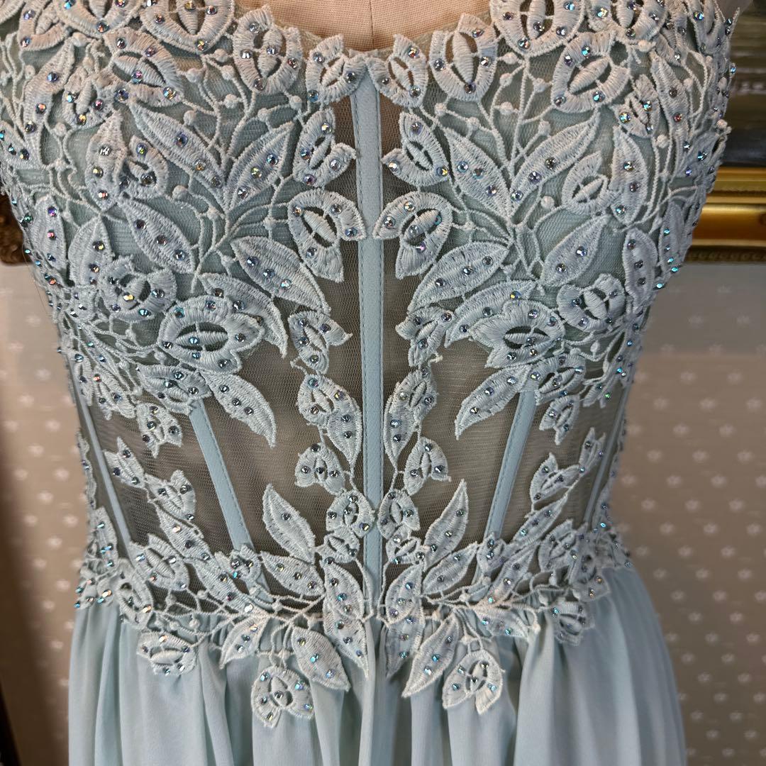 ミントグリーン刺繍スリーブレスロングドレス