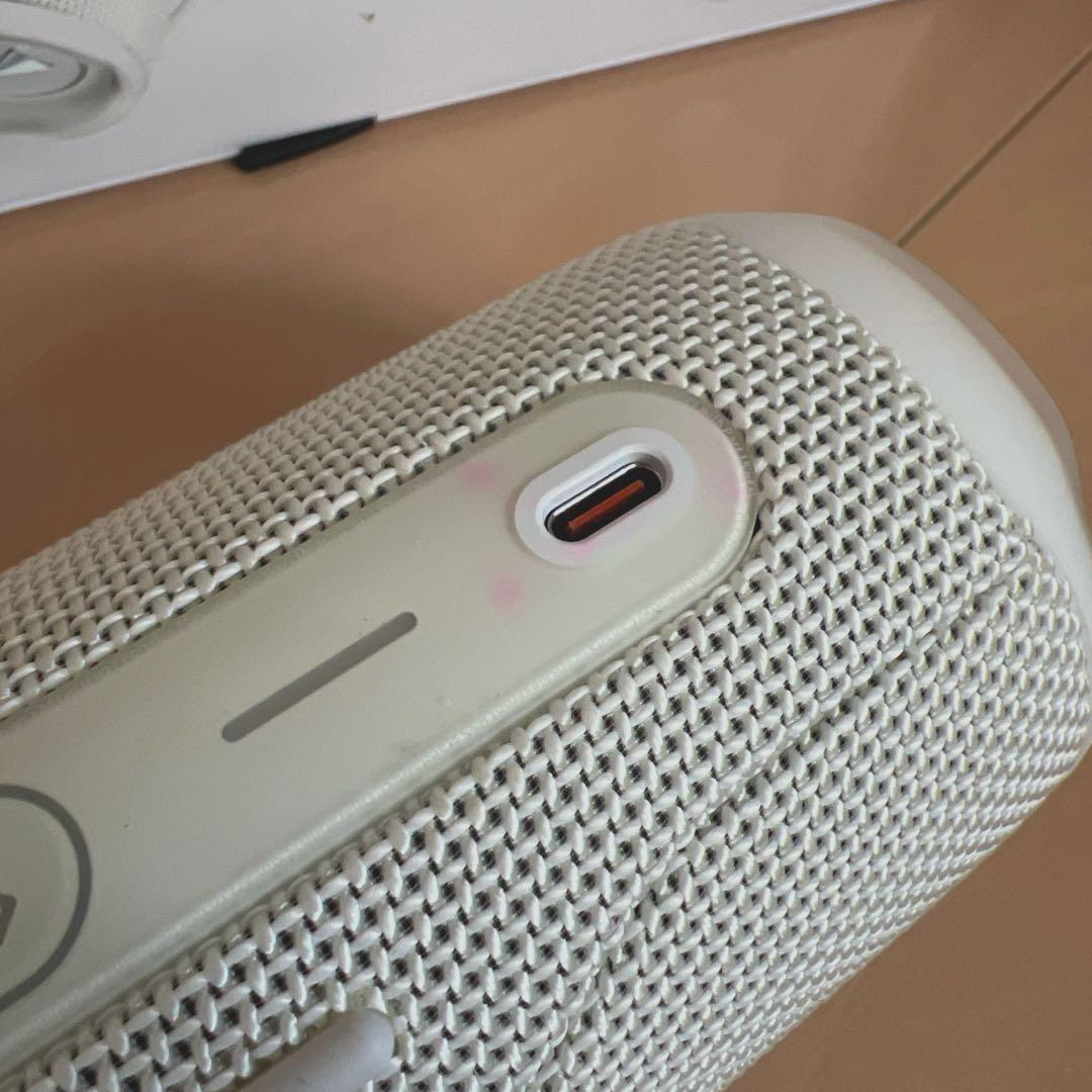 JBL FLIP6 ホワイト　スピーカー　箱付き