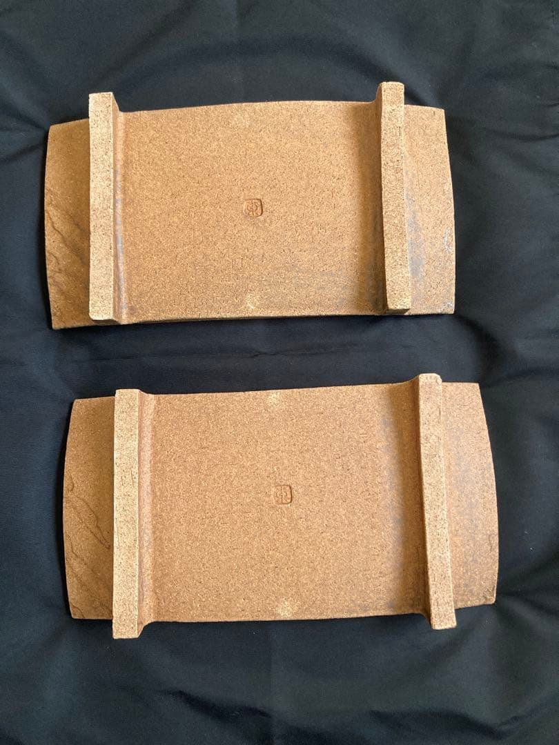 紫綬褒章受章 伊藤東彦 作 「布目彩磁 草花文 長角皿」