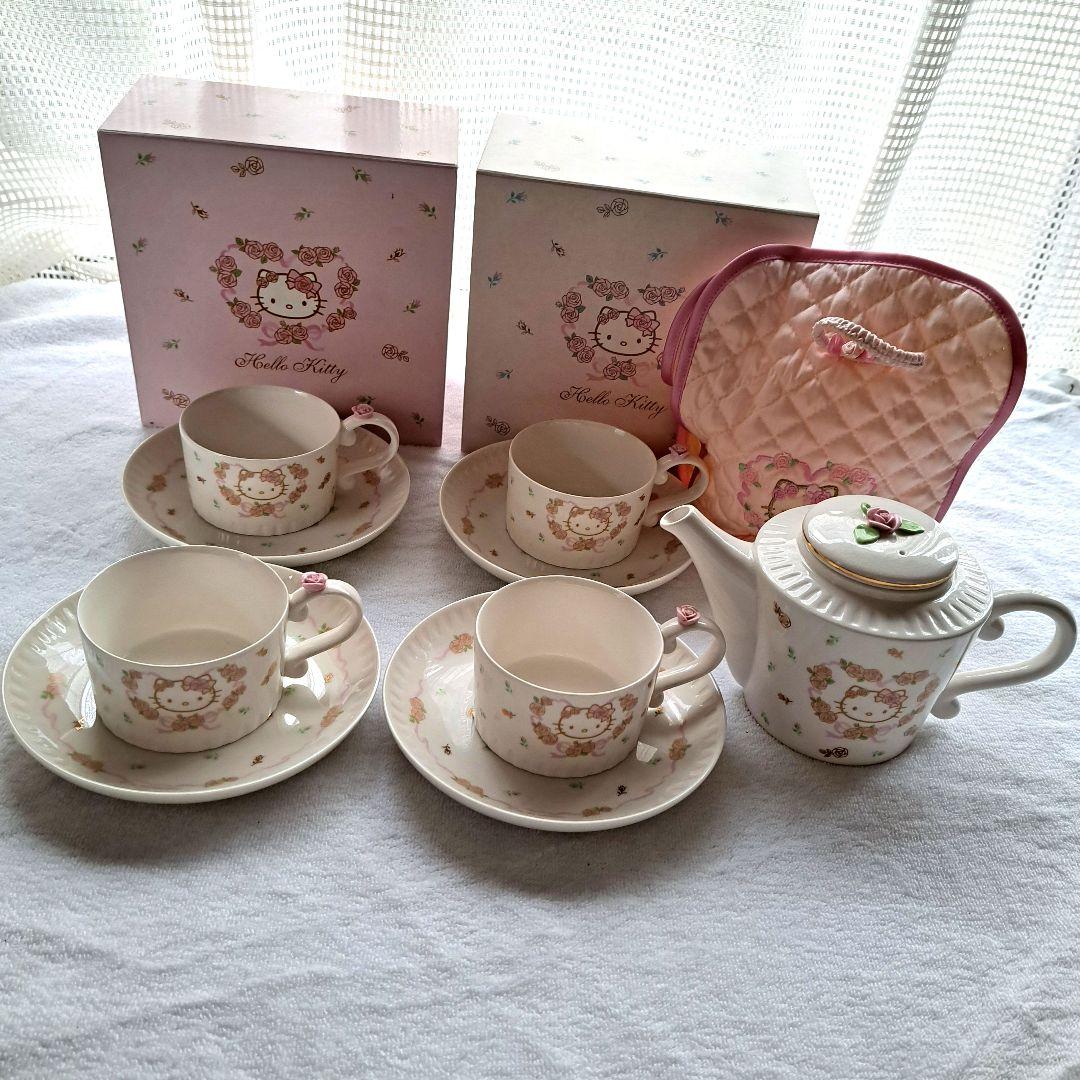 激レア　キティ　薔薇　カップ&ソーサー４客&ポットカバー付き　貴金属絵具使用