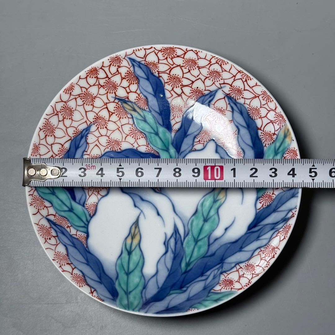 市川光春　鍋島藩御庭焼　色鍋島桜散桃文様高台皿　櫛高台　七宝繋ぎ