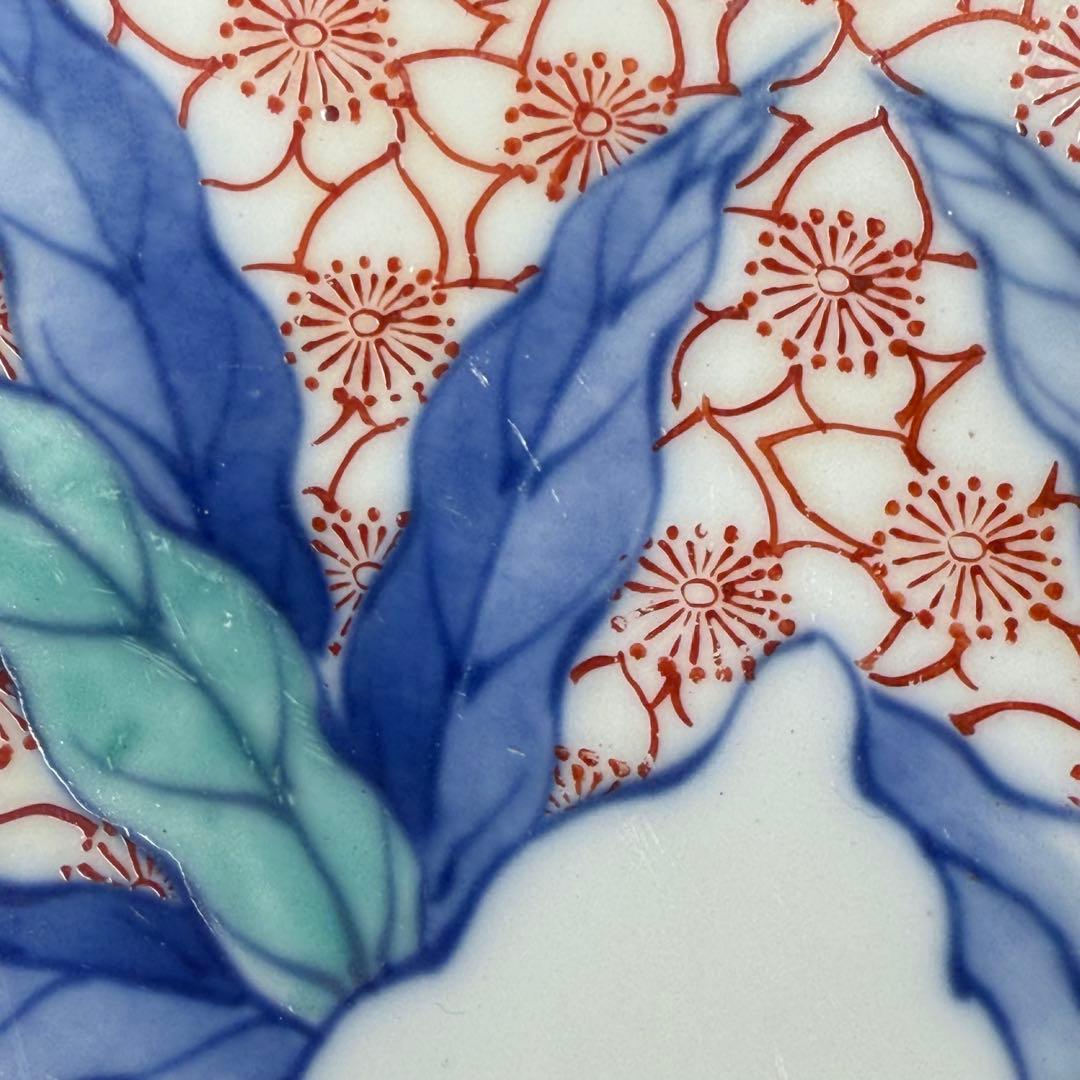 市川光春　鍋島藩御庭焼　色鍋島桜散桃文様高台皿　櫛高台　七宝繋ぎ