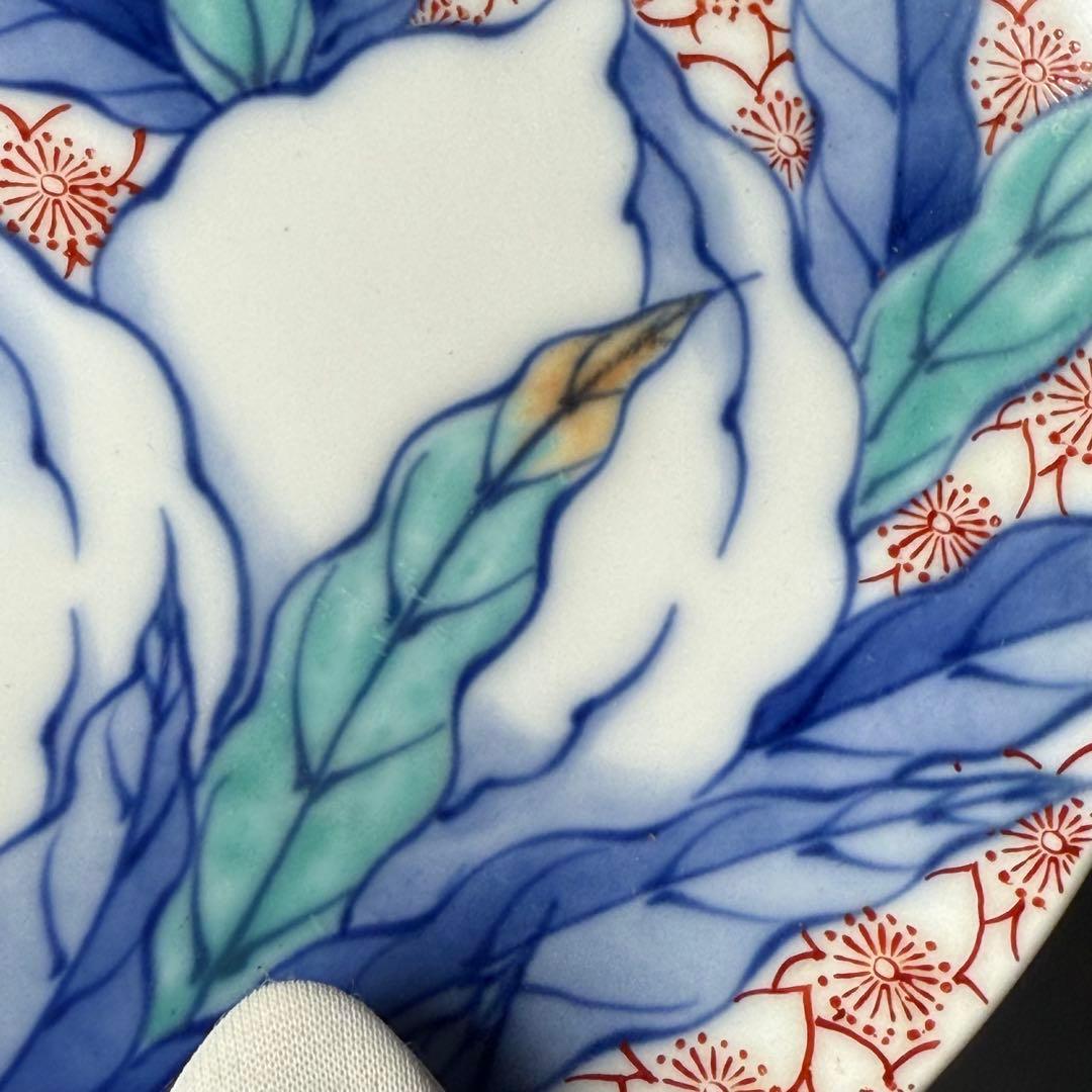 市川光春　鍋島藩御庭焼　色鍋島桜散桃文様高台皿　櫛高台　七宝繋ぎ