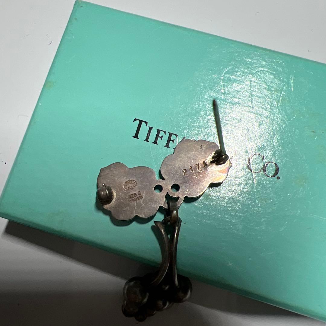 ジョージジェンセンの1992年イヤーペンダントでラピスラズリが使われ。￼