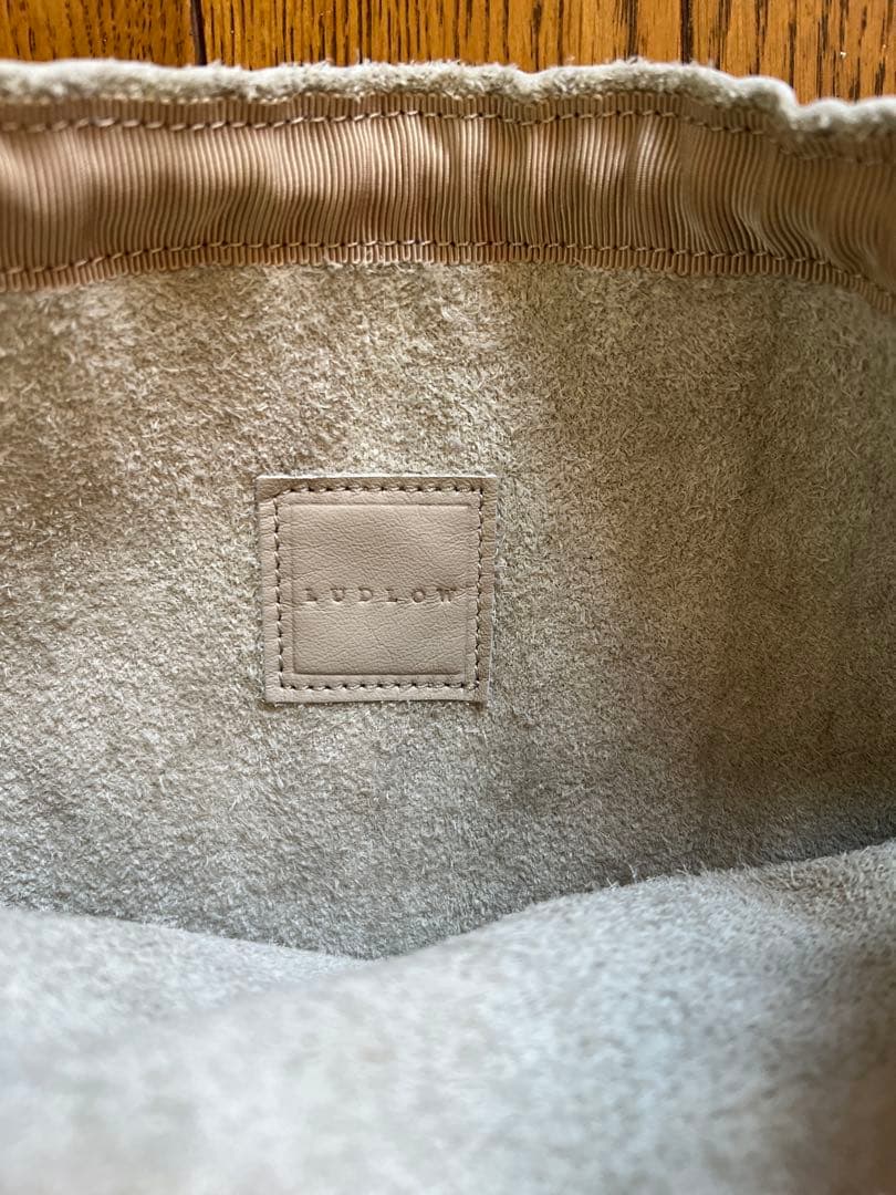 ラドロー　スカラップショルダーバック