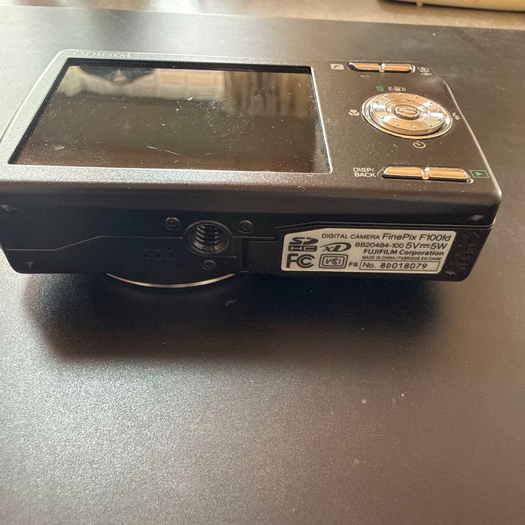 Fujifilm FinePix F100fd コンパクトデジタルカメラ