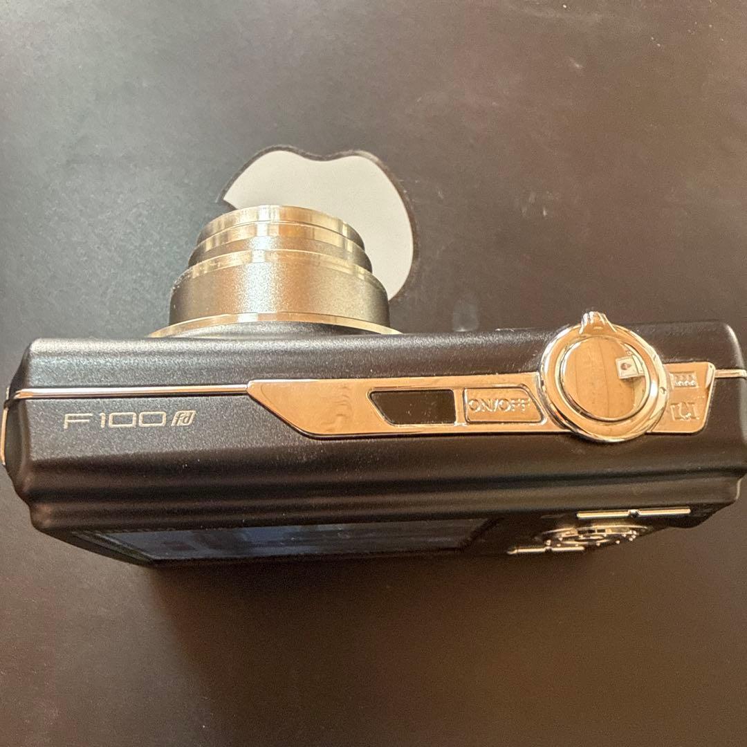 Fujifilm FinePix F100fd コンパクトデジタルカメラ