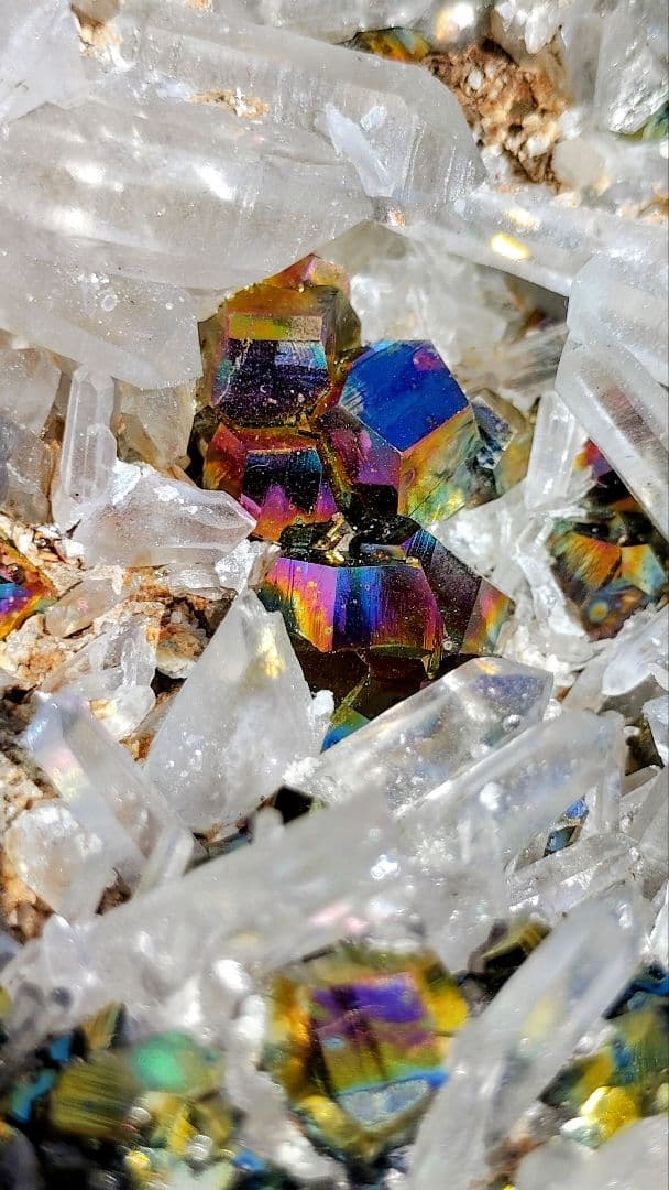 【巨大】3kg超 レインボー カラー パイライト 水晶クラスター 共生 台座付