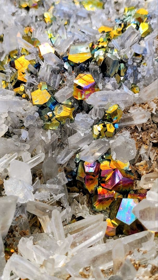 【巨大】3kg超 レインボー カラー パイライト 水晶クラスター 共生 台座付