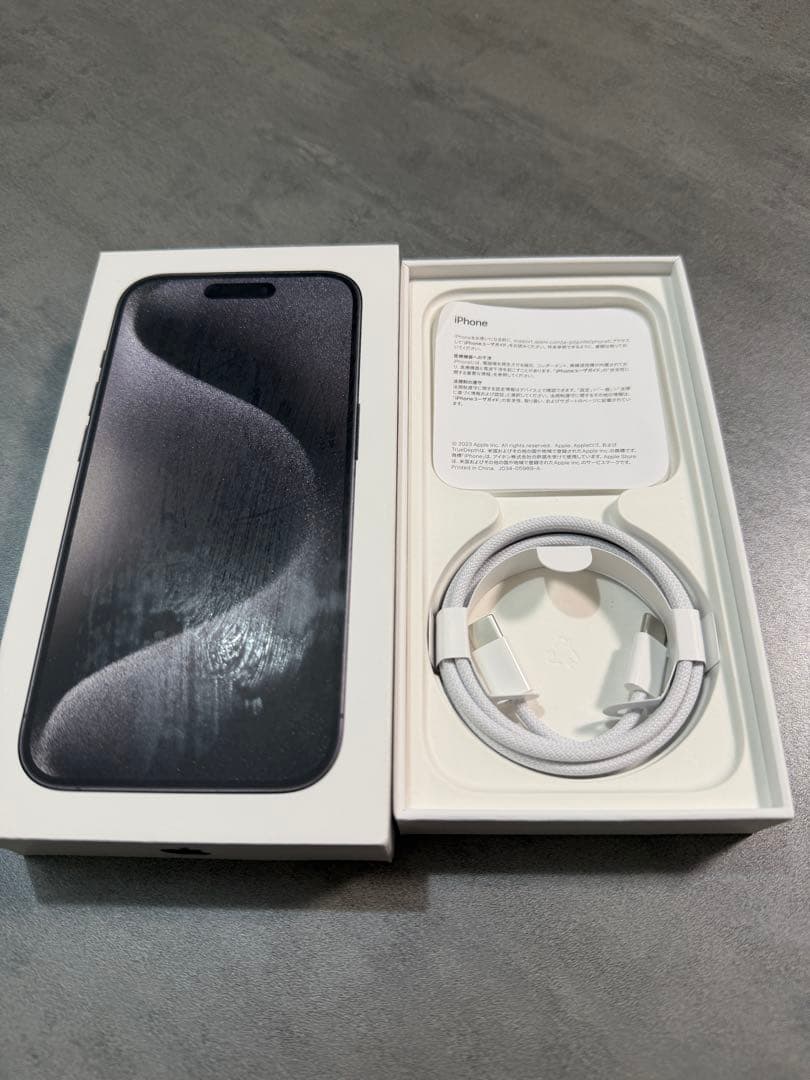 Apple iPhone 15 Pro 本体128GB ブラックチタニウム