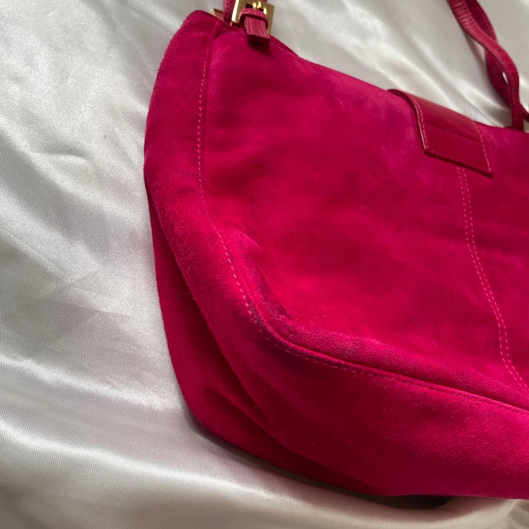 Fendi ピンク スエード ショルダーバッグ　マンマバケット