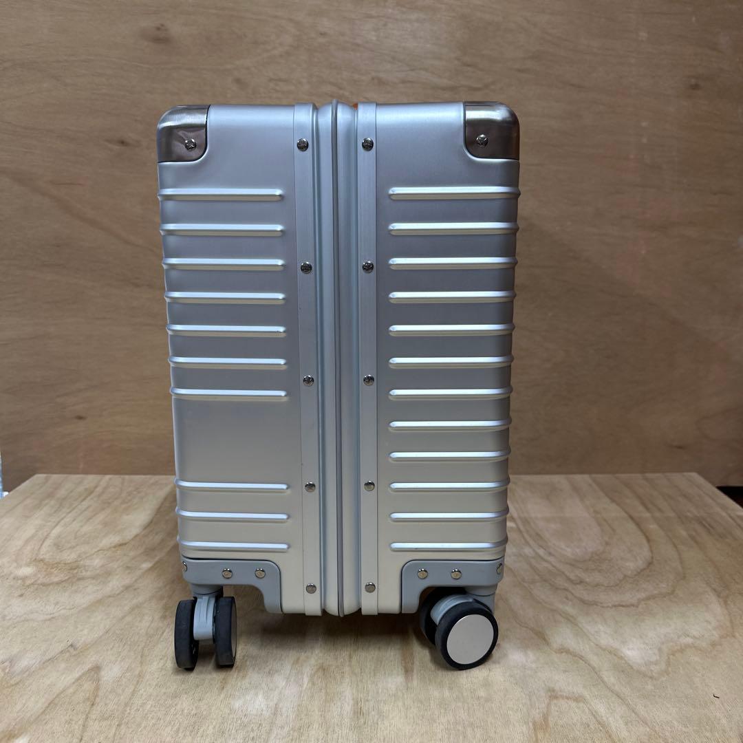 innovator inv1611 ４２Ｌシルバー アルミニウム キャリーケース