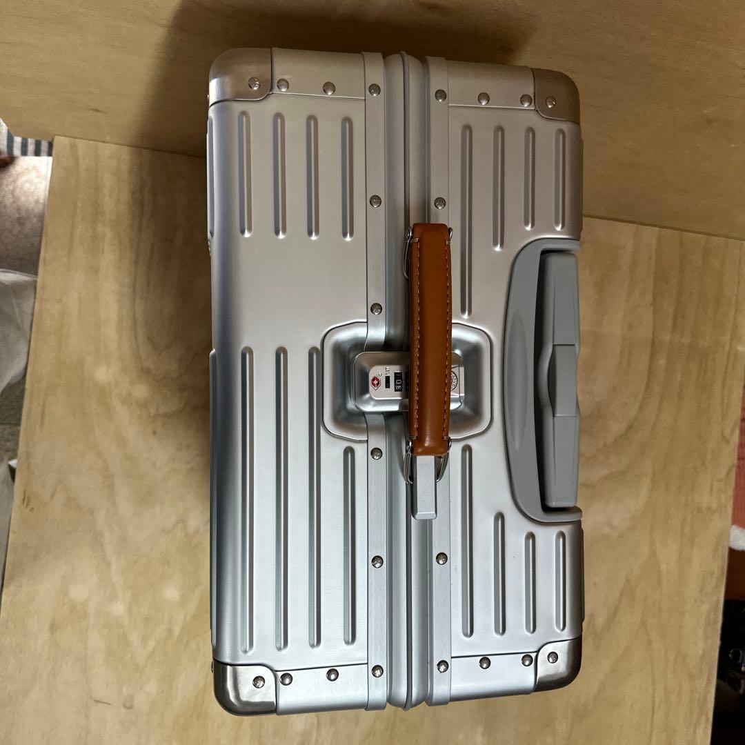 innovator inv1611 ４２Ｌシルバー アルミニウム キャリーケース