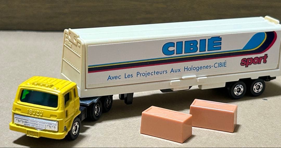 ロングトミカ L16 いすゞ V12 ウイングルーフトレーラー CIBIE