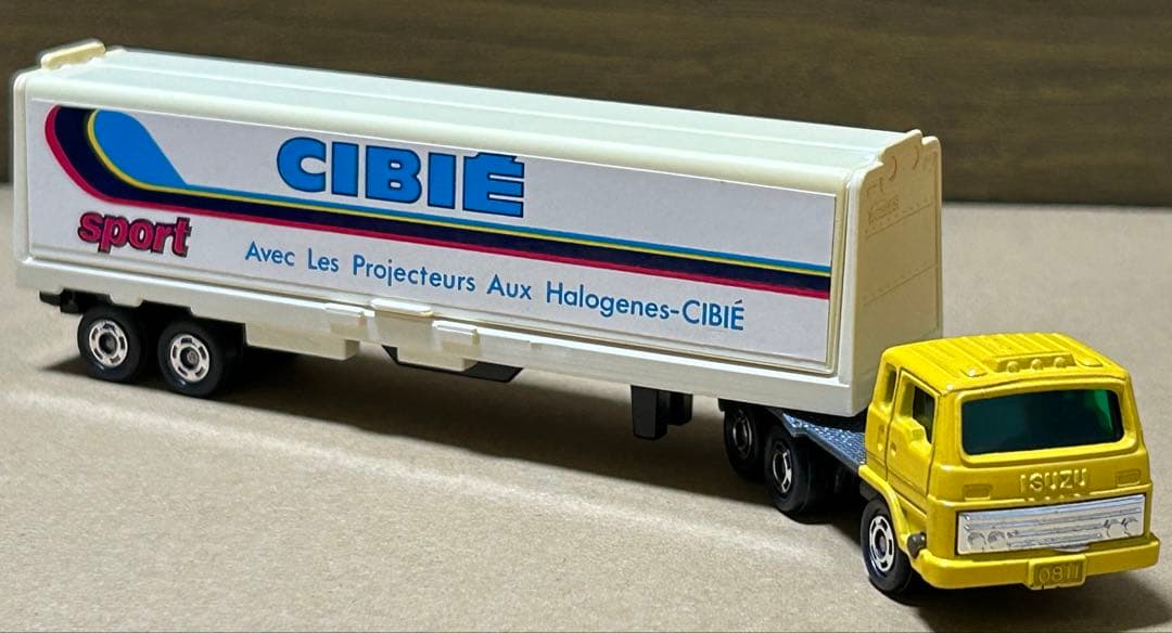 ロングトミカ L16 いすゞ V12 ウイングルーフトレーラー CIBIE