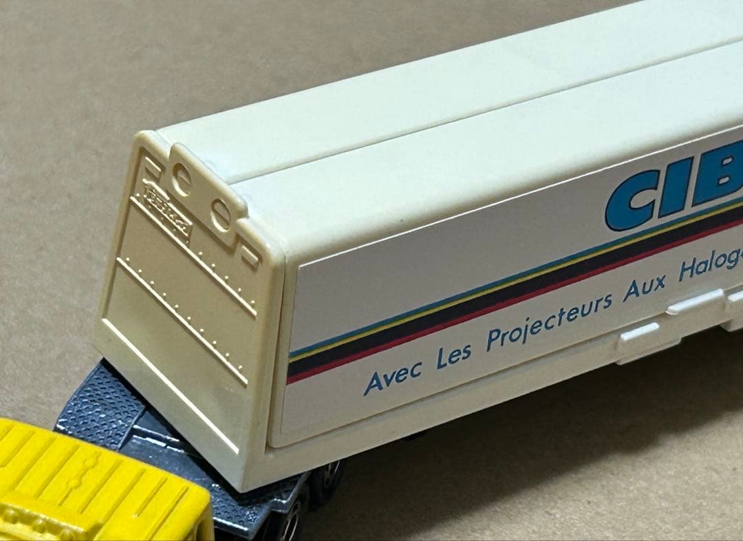 ロングトミカ L16 いすゞ V12 ウイングルーフトレーラー CIBIE