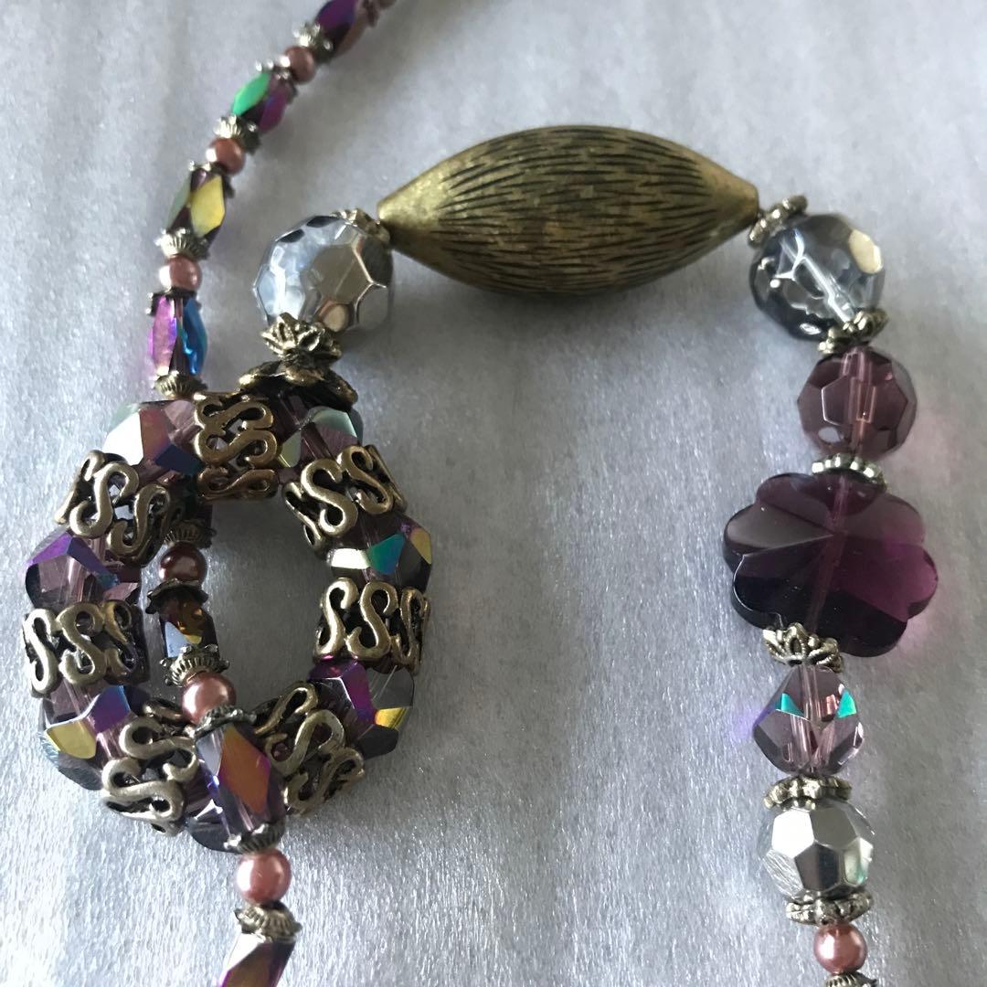 エレガントなビーズネックレス