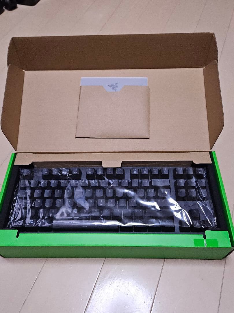 Razer Huntsman V2 Tenkeyless RGBキーボード本体