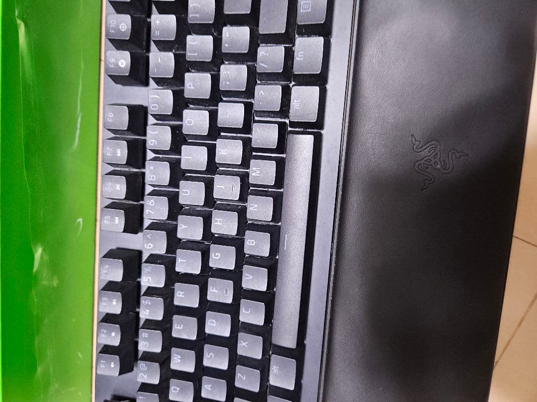 Razer Huntsman V2 Tenkeyless RGBキーボード本体