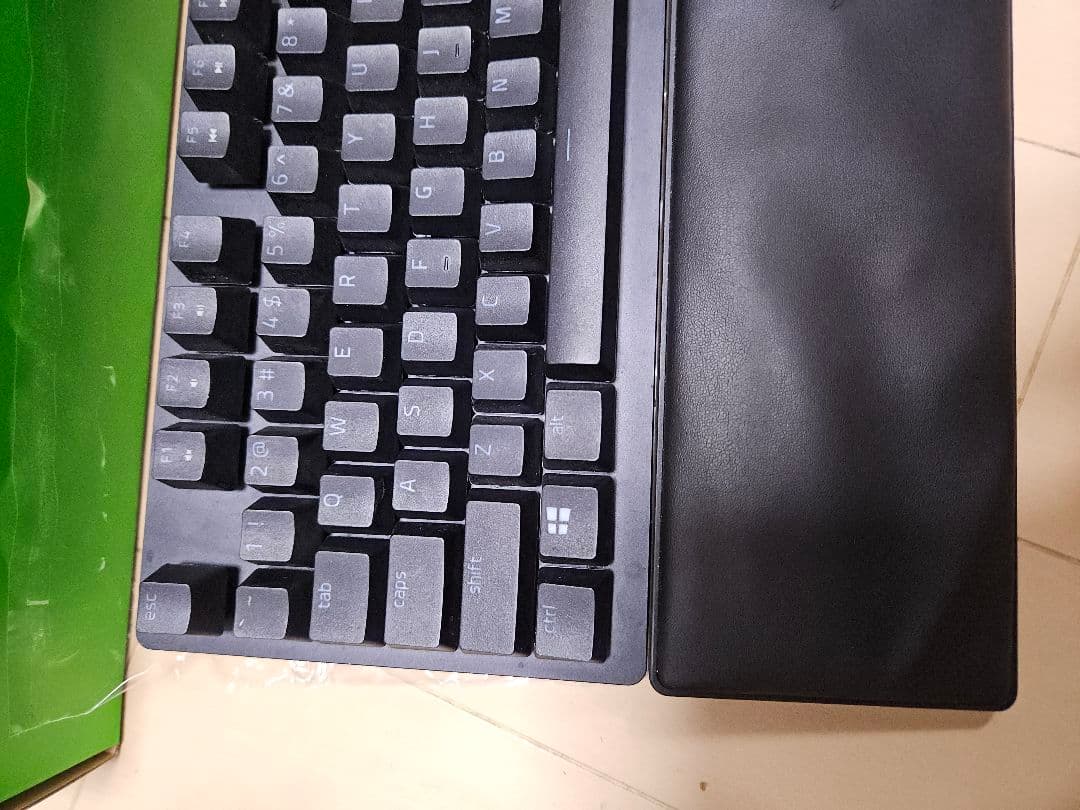 Razer Huntsman V2 Tenkeyless RGBキーボード本体