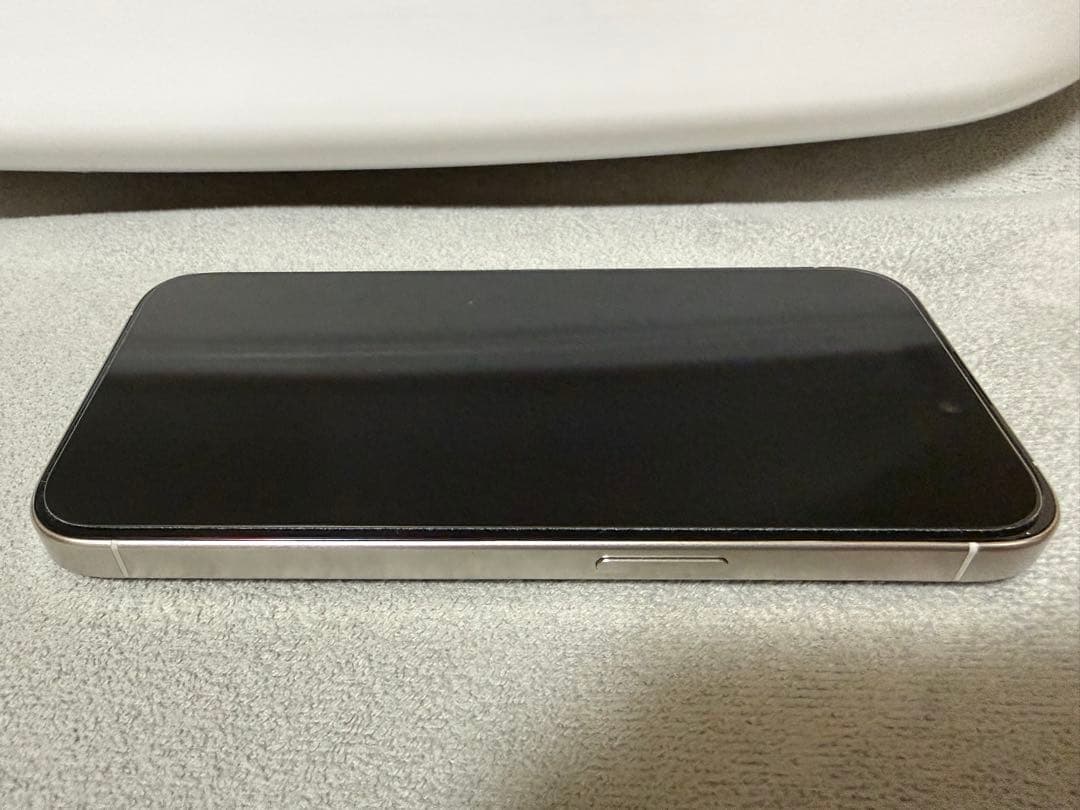 Apple iPhone 15 Pro 256GB 本体 ホワイトチタニウム