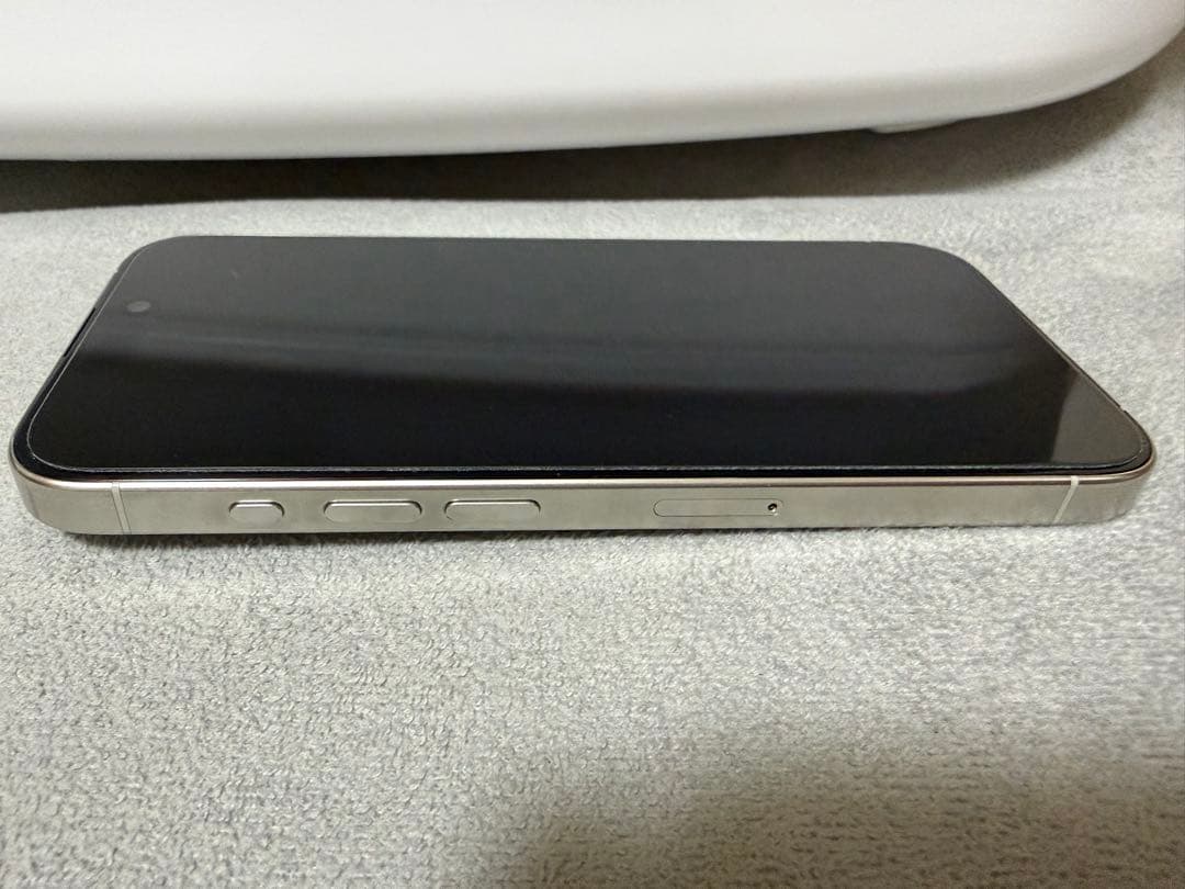 Apple iPhone 15 Pro 256GB 本体 ホワイトチタニウム