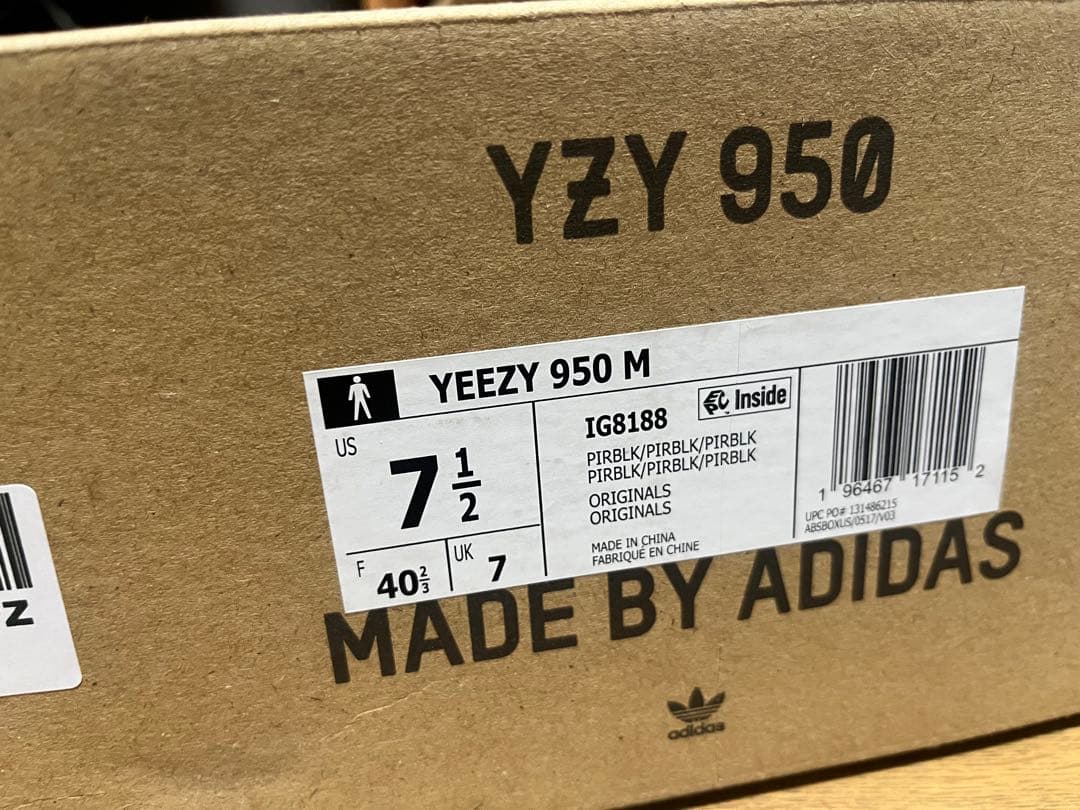 個人装備 yeezy 950 pirate black US7.5