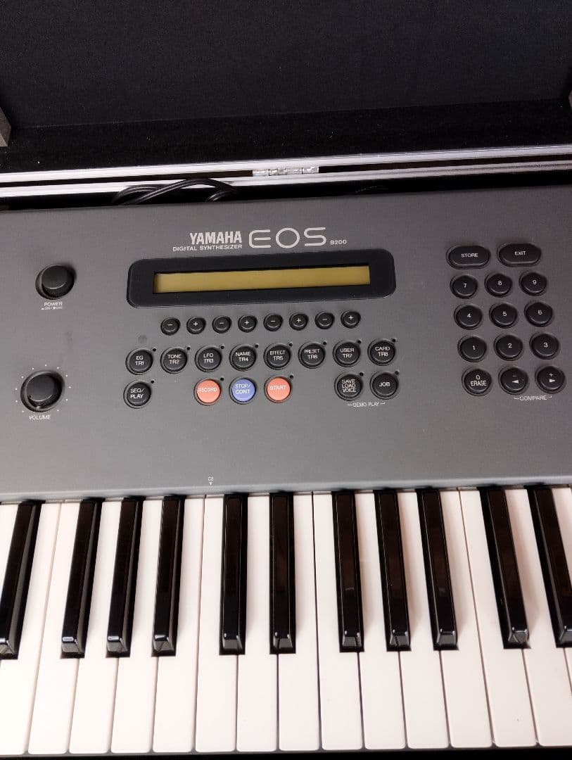 YAMAHA シンセサイザー EOS B200 ハードケース付き