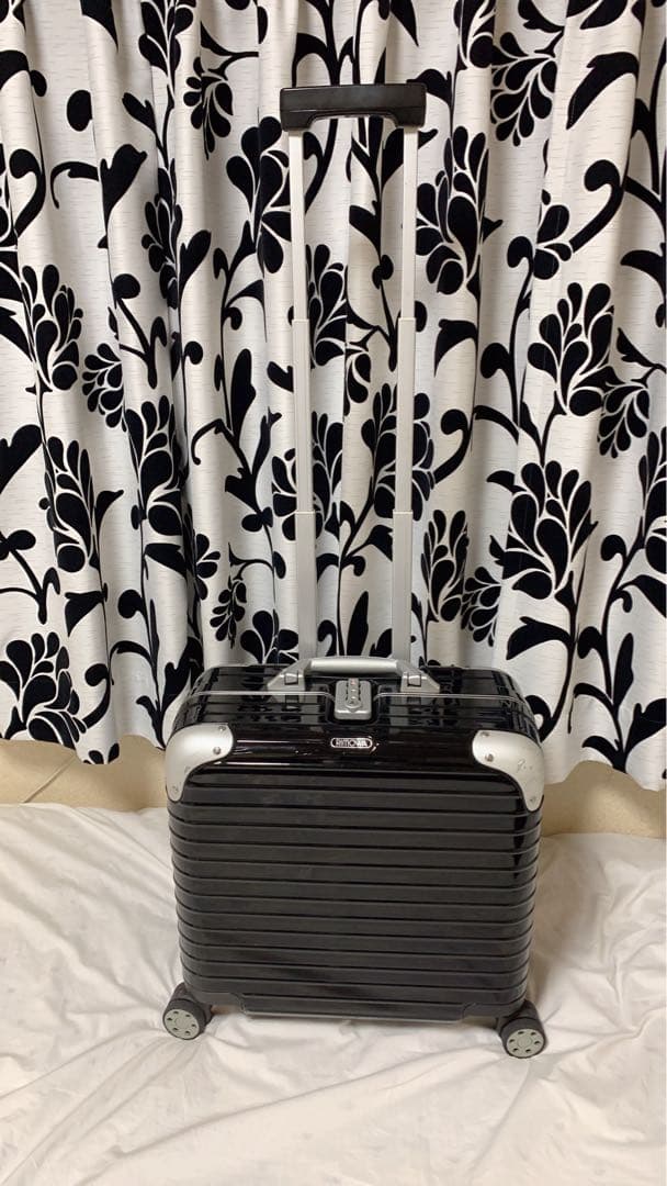 リモワキャリーバック LIMBO 28L 機内持ち込み サイズ