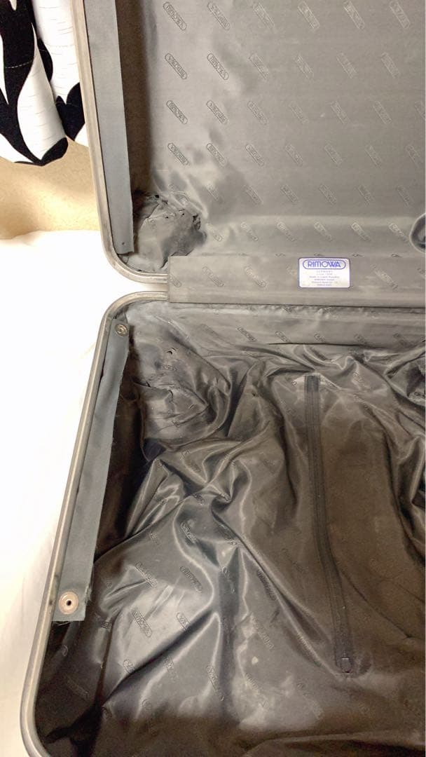 リモワキャリーバック LIMBO 28L 機内持ち込み サイズ