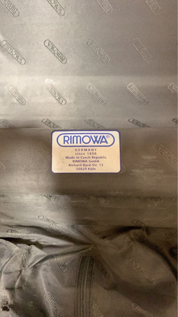 リモワキャリーバック LIMBO 28L 機内持ち込み サイズ