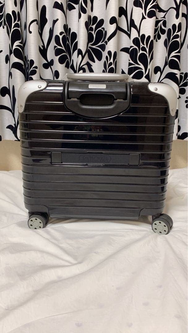 リモワキャリーバック LIMBO 28L 機内持ち込み サイズ