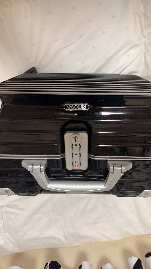 リモワキャリーバック LIMBO 28L 機内持ち込み サイズ